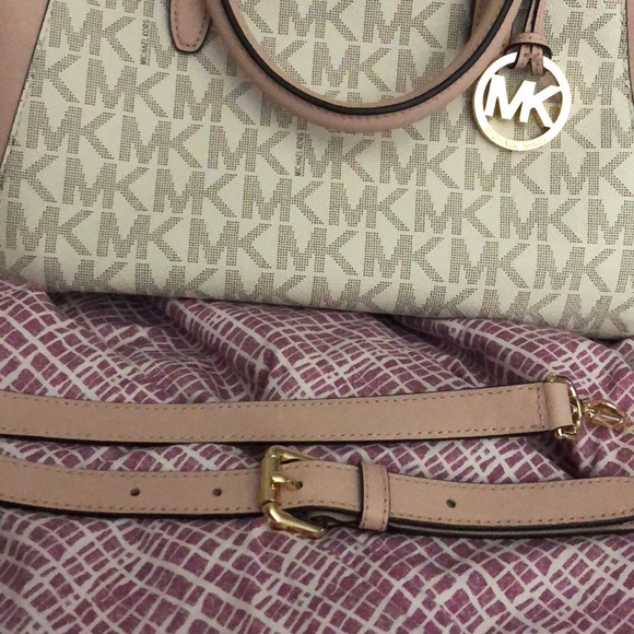 Michael Kors - Picture 2 of 3